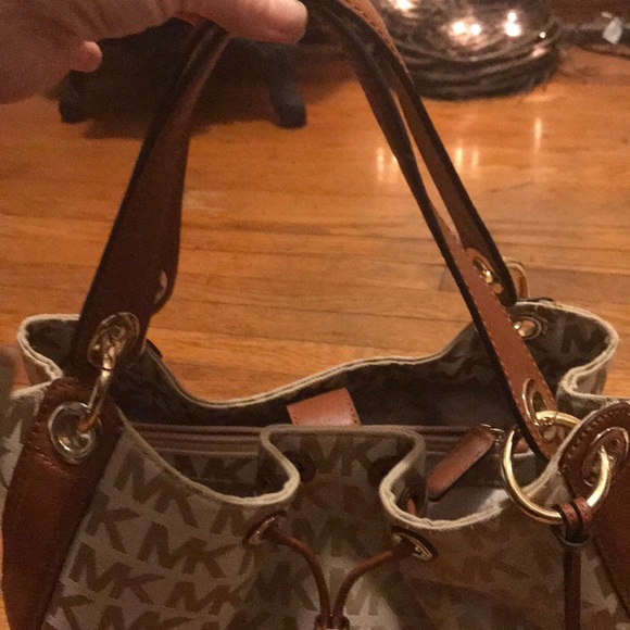 Michael Kors purse - Picture 2 of 6